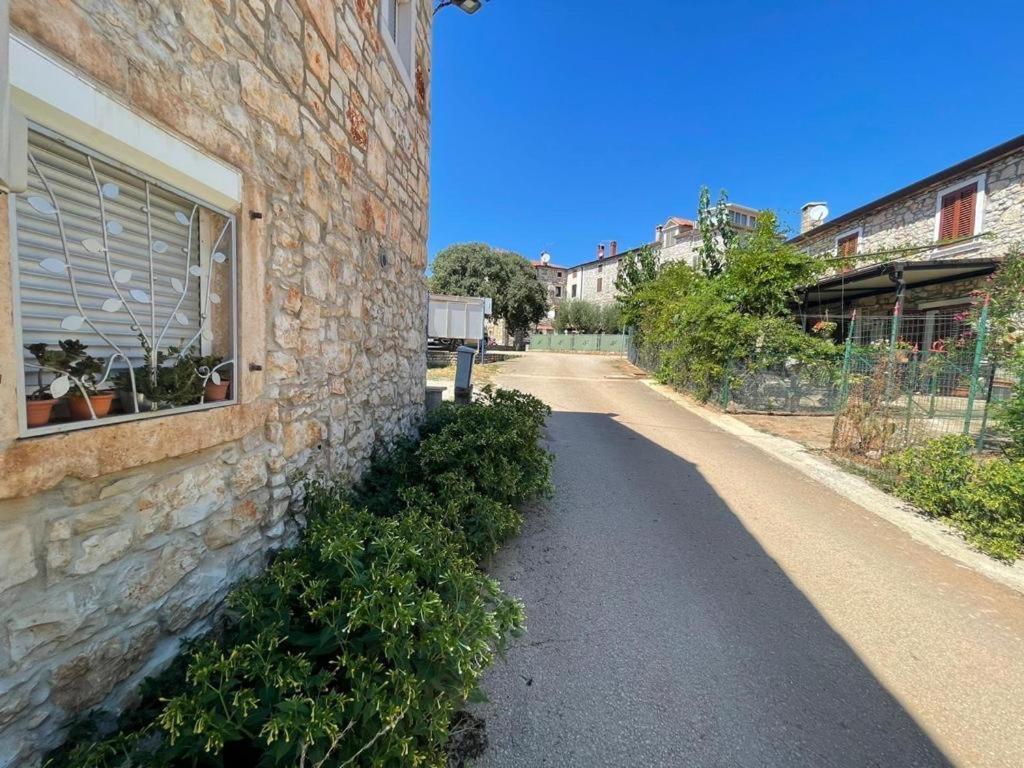 Villa Amore Radini Istrian Romantic Studio With Private Parking And Terrace Brtonigla Extérieur photo