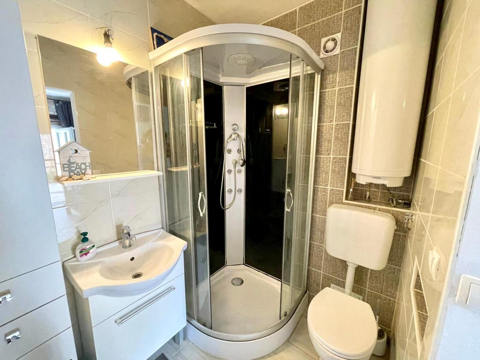 Villa Amore Radini Istrian Romantic Studio With Private Parking And Terrace Brtonigla Extérieur photo